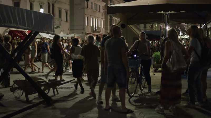 (street chatter) -(music continues)