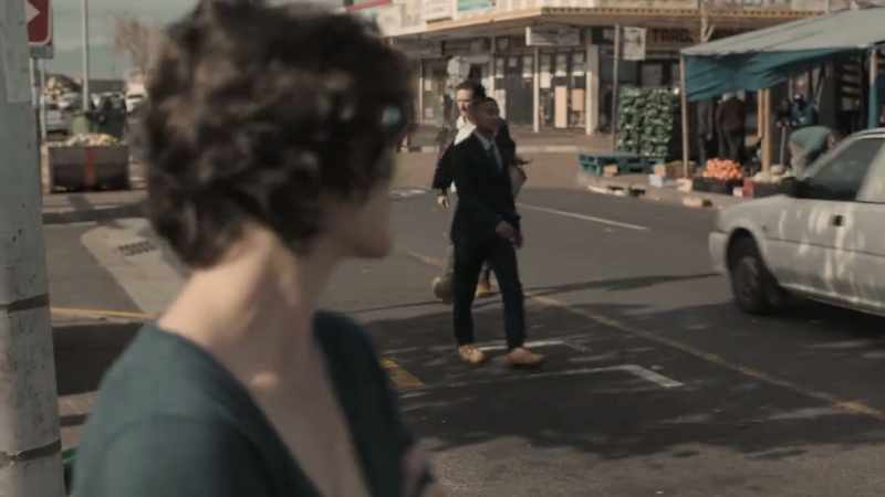 (street chatter)