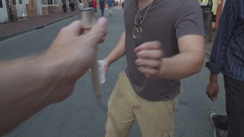 �� (STREET MUSICIAN SINGING) ♪
