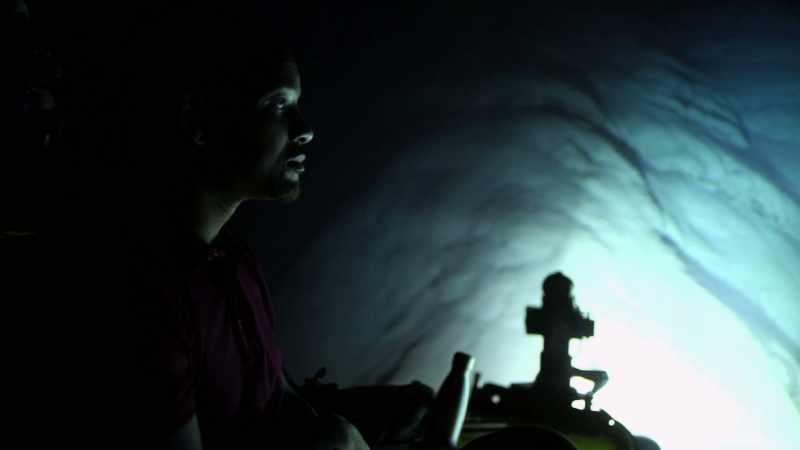 (SUBMERSIBLE ENGINE WHIRRING) -(SUBMERSIBLE CLUNKING)