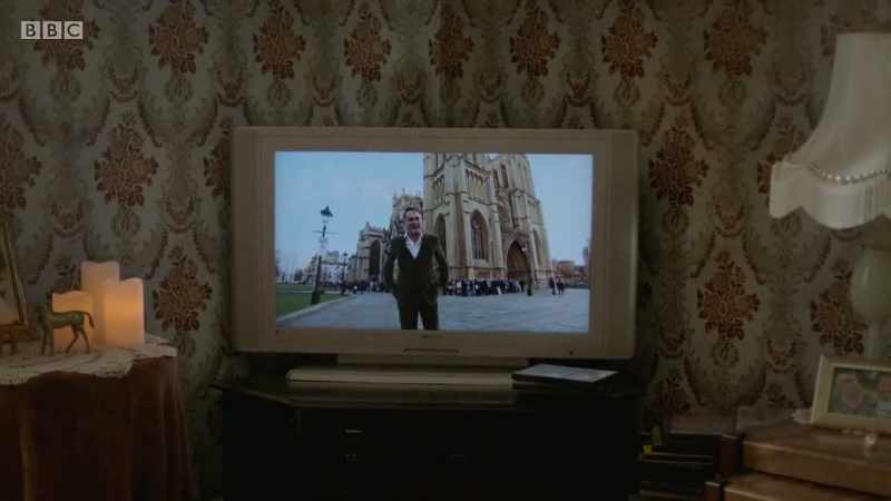 Such a historic setting. Welcome to Flog It!