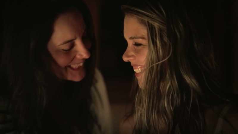 (sultry jazzy music) (both laughing)