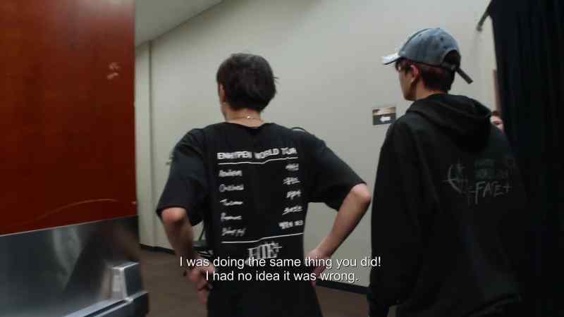 [Sunoo speaking Korean]