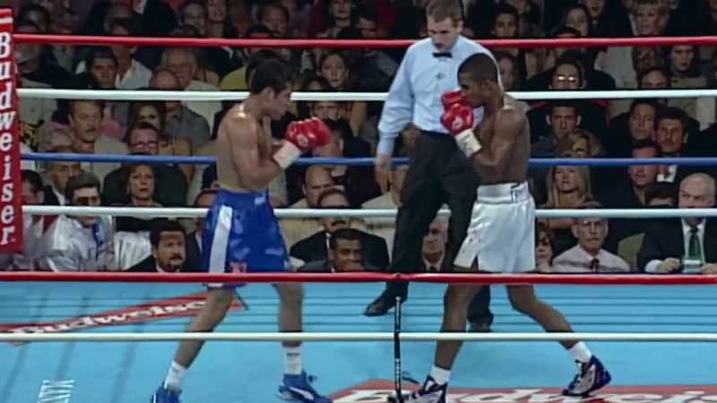 Superior movement for Oscar De La Hoya
