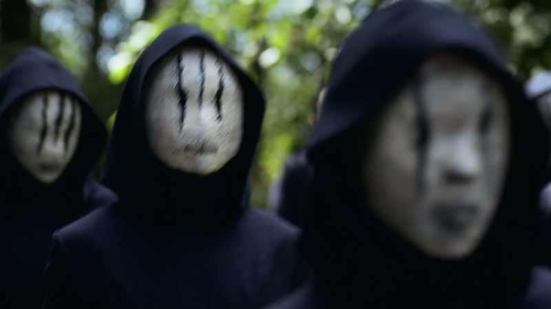 Surround the house. No one gets out alive