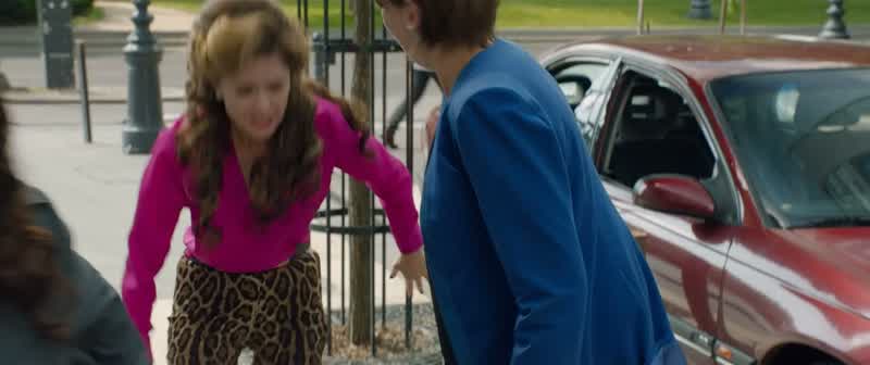 Susan, get Rayna to safety, now!