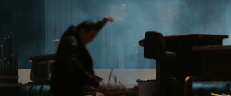 Take cover! [screams] - [grunting]