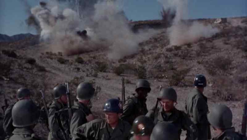 Take the lead, sergeant! - Yes sir