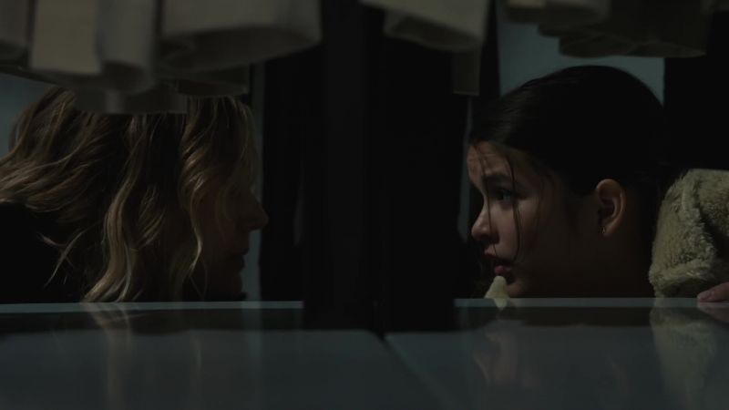 Tali, look at me. Name three things you see