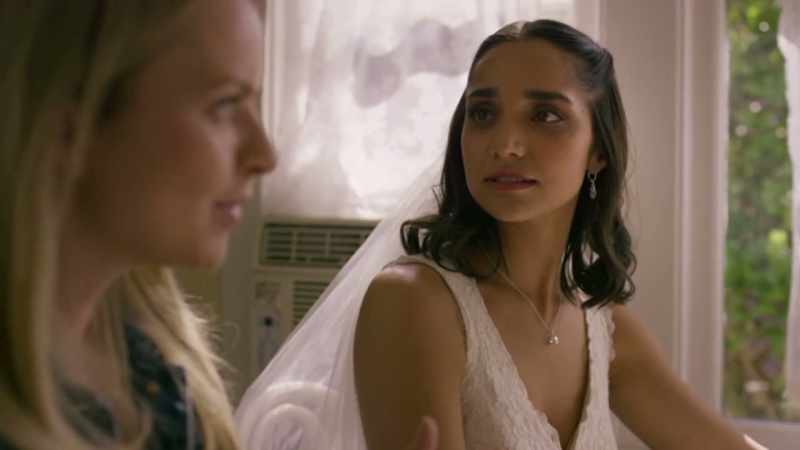 Talvez possa ser as duas coisas. Um casamento pequeno e íntimo