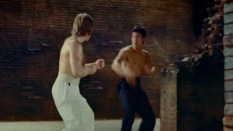 Tapi dia petarung karate yang terhormat