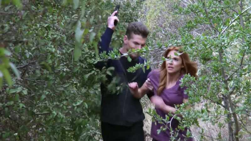 (tara grunting) (dramatic music)