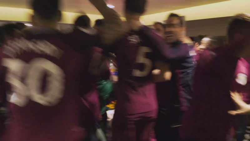 [team singing] Oh, Kevin De Bruyne!