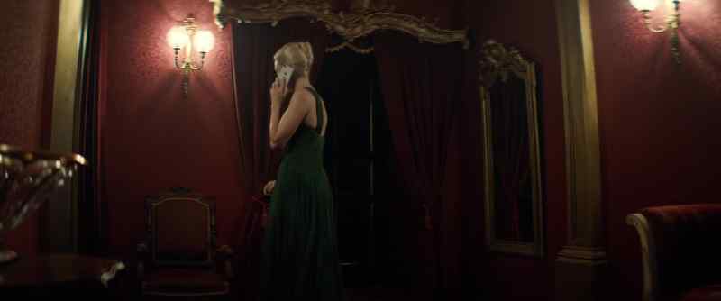 (TENOR SINGING ARIA)