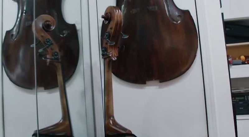 (tentative piano music)