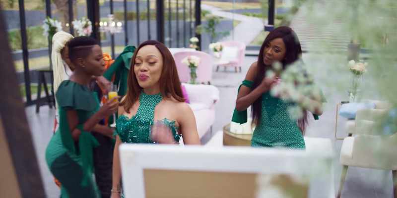 [Thando in Zulu] ♪ The bride is ours ♪
