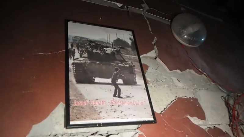 That child throws stones at Israelis