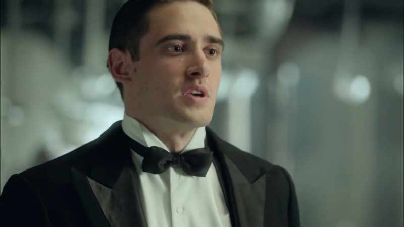 That new waiter is a total smokeshow!