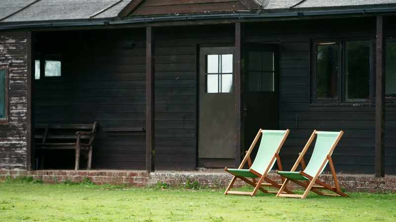 Thatch?Strictly. Yes. It's the countryside