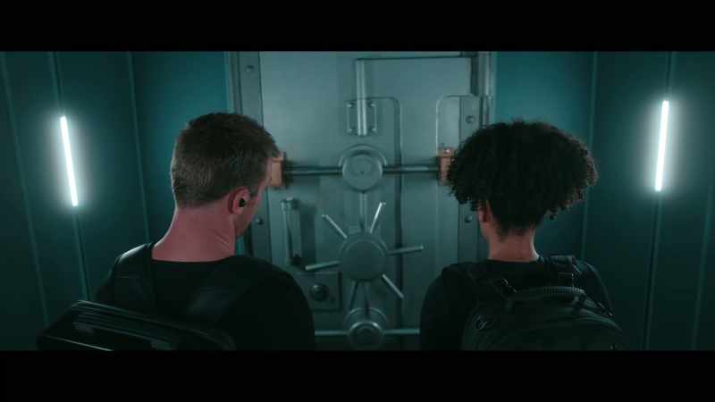That's a fucking vault. - Yeah