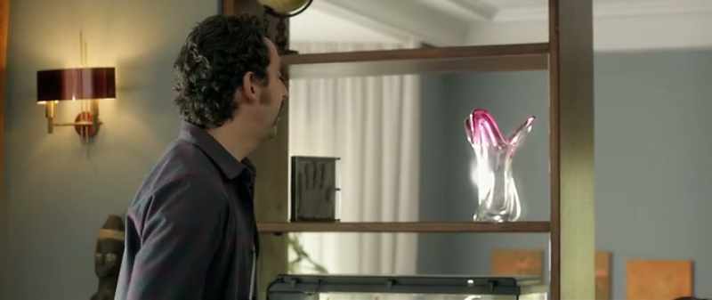 That's not one color, it's two. - Hey, lady