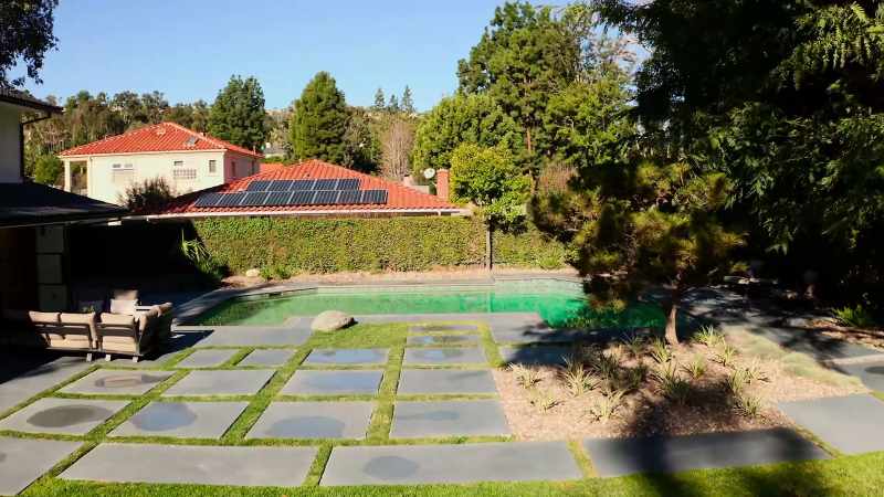 The agent did say he knows a pool designer that can like trick this pool out