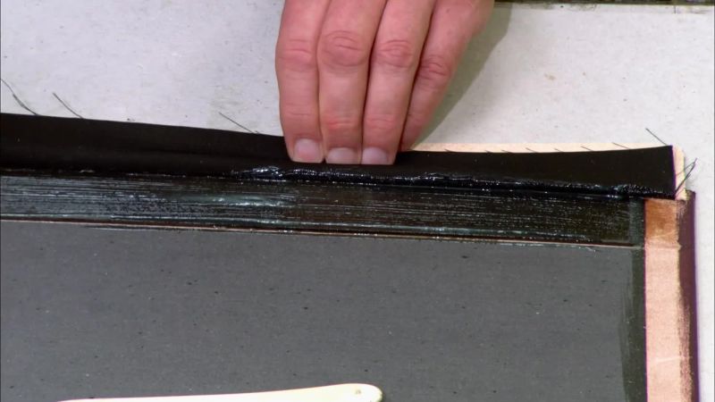 The attaché case frame is made of steel