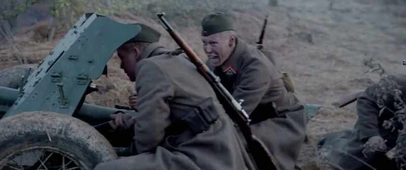 The breech is jammed, Comrade Lieutenant! - Come on, do something about it!