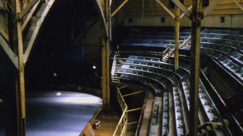 The building also includes a 2,700-seat amphitheatre