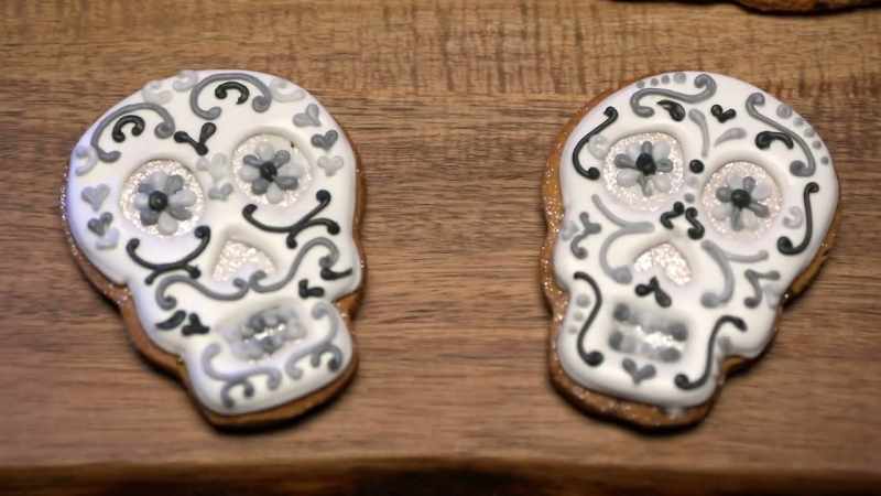 The decoration detail, it is so fine and precise