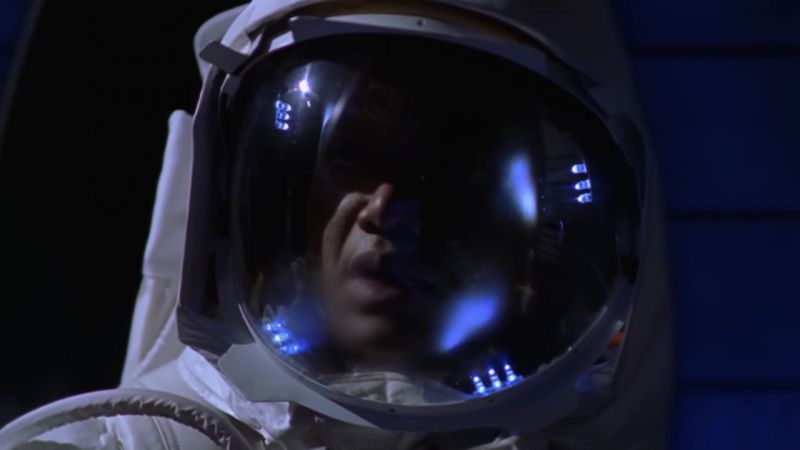 The door will not open. - Yeah, hang on