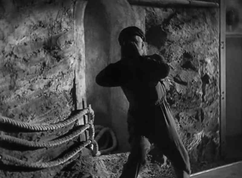 The doors do not close! Evacuate the mine!