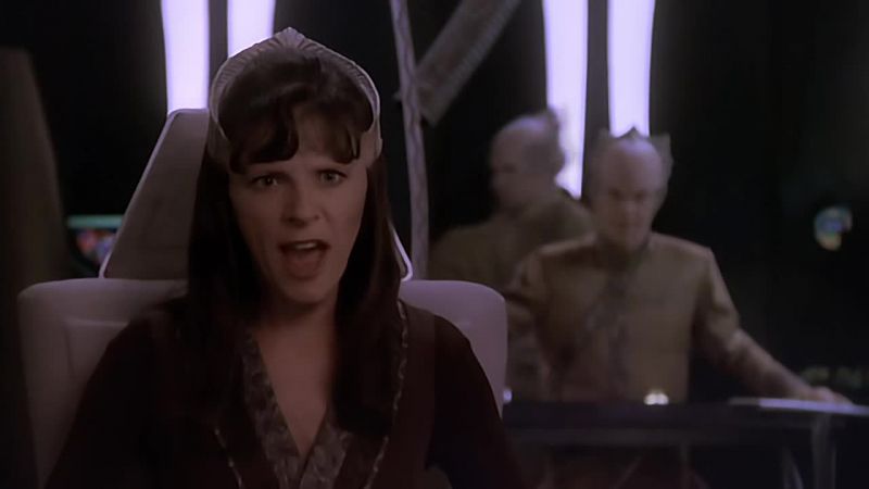 The Drakh mothership is heading for the jumpgate