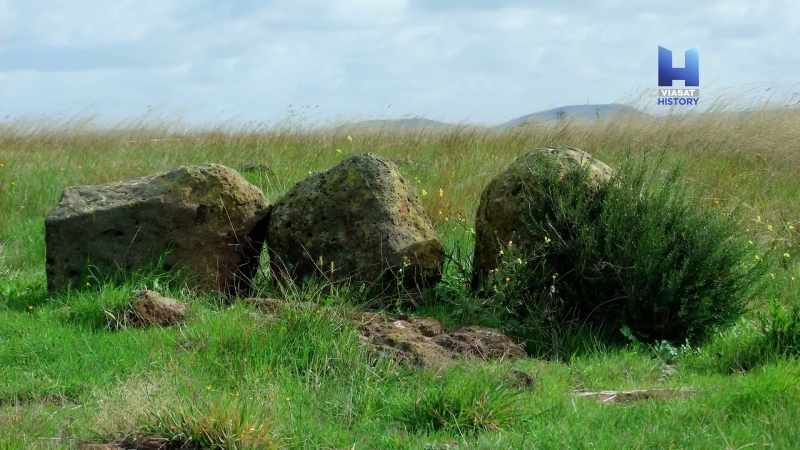 The earliest examples are markers on the landscape