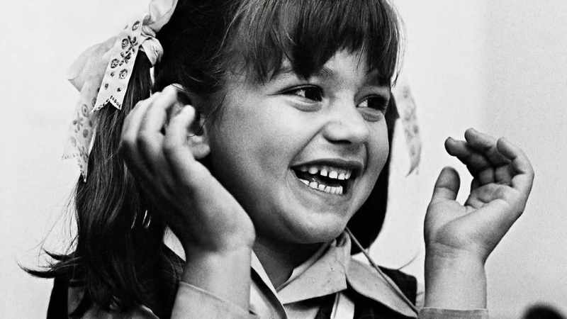 The first deaf-born child to receive a cochlear implant was Pia O'Donnell