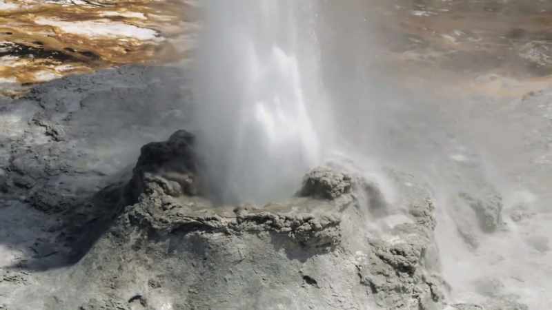The flow of mineral-rich waters builds dramatic features