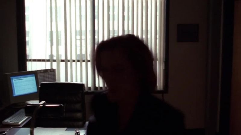 The focus puller has a really difficultjob here