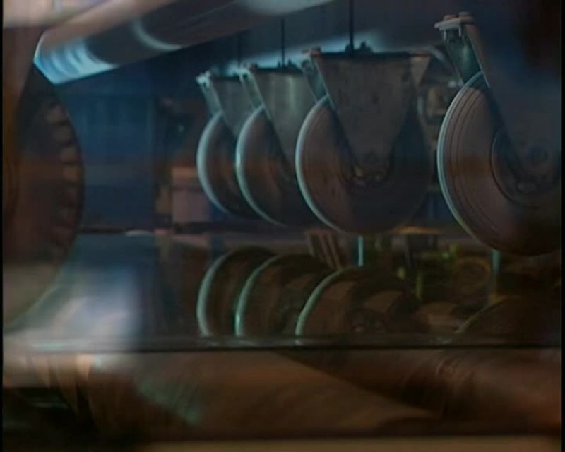 THE GLASS STRIPS ARE SEPARATED AND CONTINUE ALONG THE CONVEYOR