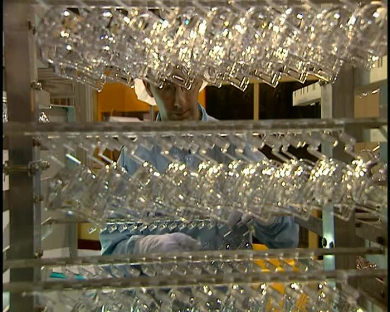 THE GLASSES ARE PLACED ON THIS SUPPORT