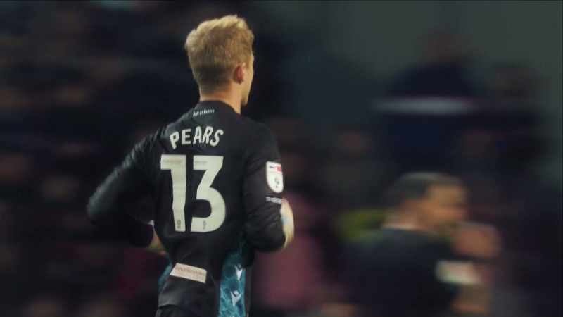 The keeper's coming up. The referee's had another look