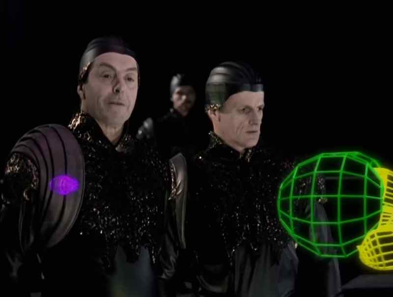 The Lexx has directed its ocular parabolae at us