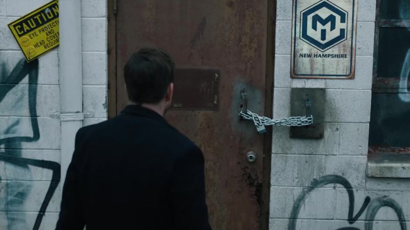 The lock and chain looks new