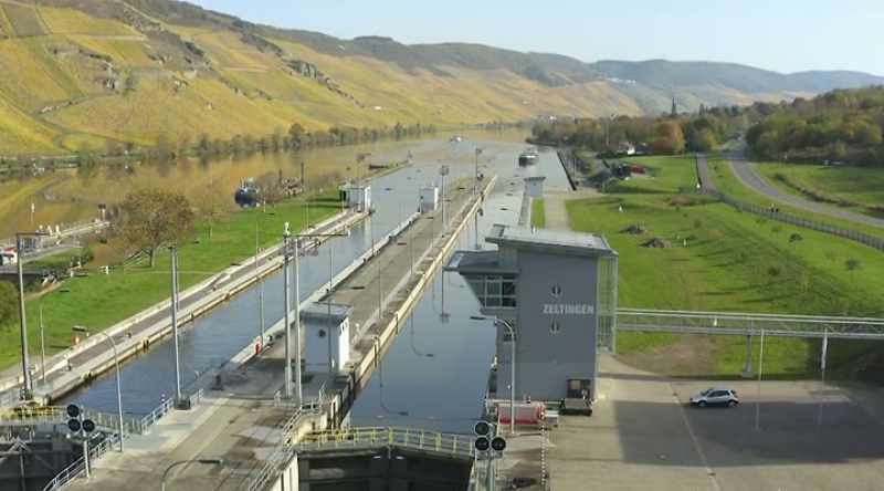 The lower gates weigh 30 tonnes each