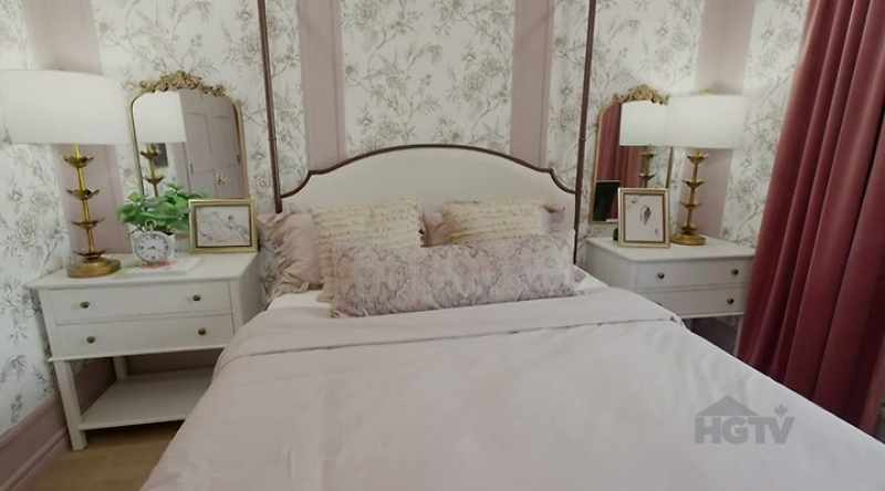 The panelling on the walls perfectly lined up