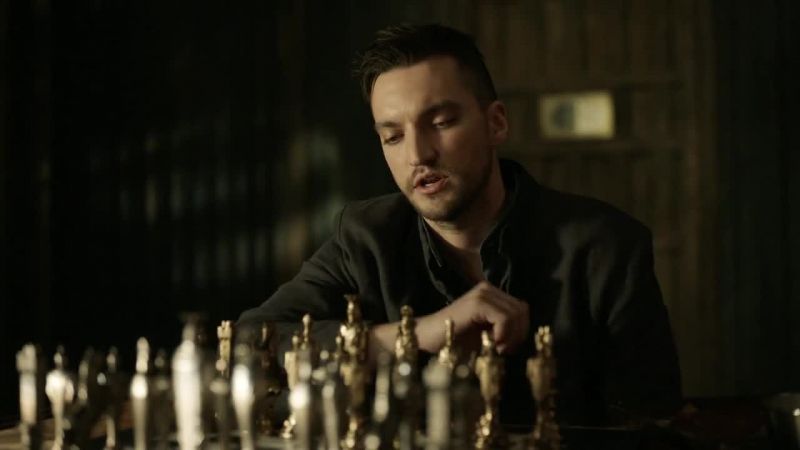 THE QUEEN'S GAMBIT