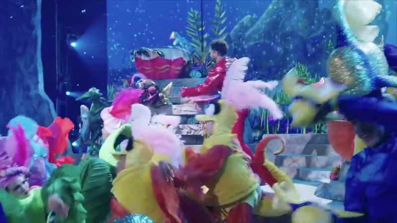 �� The ray, he can play, the ling's on the strings ♪