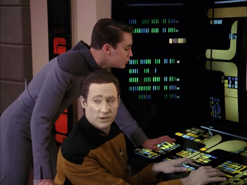 The repetitive nature of the subcarrier pattern implies