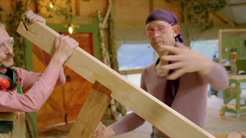 The screw just pulls the joint tight while it's glueing