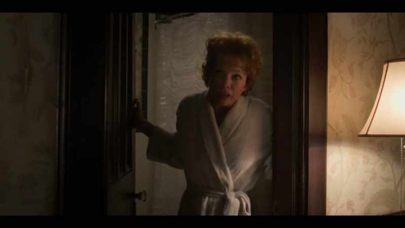 The show's starting. -I'm taking a bath, sweetheart