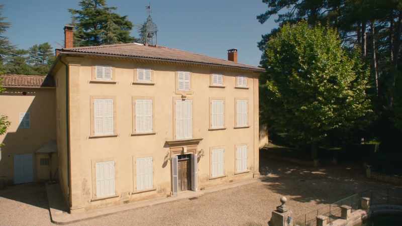 The signal is coming from Chateau de Bremont